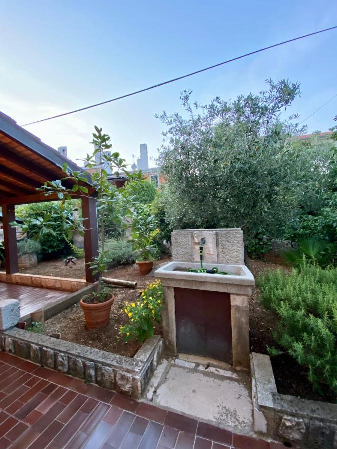 Apartmani Zora Cres Luaran gambar