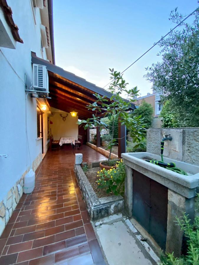 Apartmani Zora Cres Luaran gambar