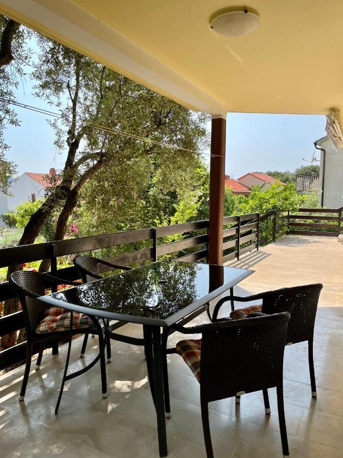 Apartmani Zora Cres Luaran gambar